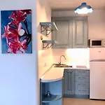 Giulio's - Beachfront Apartment