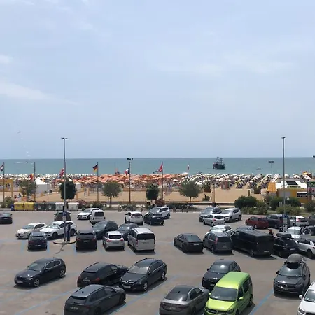 Giulio's - Beachfront * بيبيوني